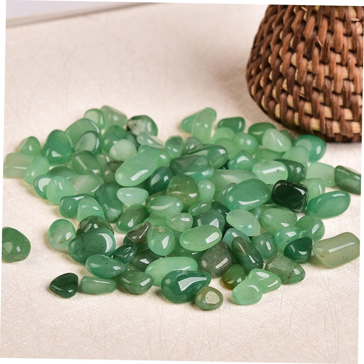 HOMSFOU 7-9mm Green Aventurine Aquarium Gravel Decorative Rocks 2lb Bulk Fish Tank Landscaping Stones for Freshwater Terrarium and Aquarium Décor