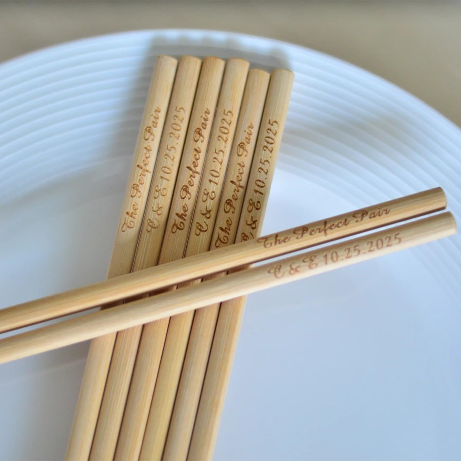 Lot de 10 à 200 paires de baguettes gravées personnalisées en vrac pour invités - Cadeau de couple pour anniversaire, fête prénuptiale (150 paires)
