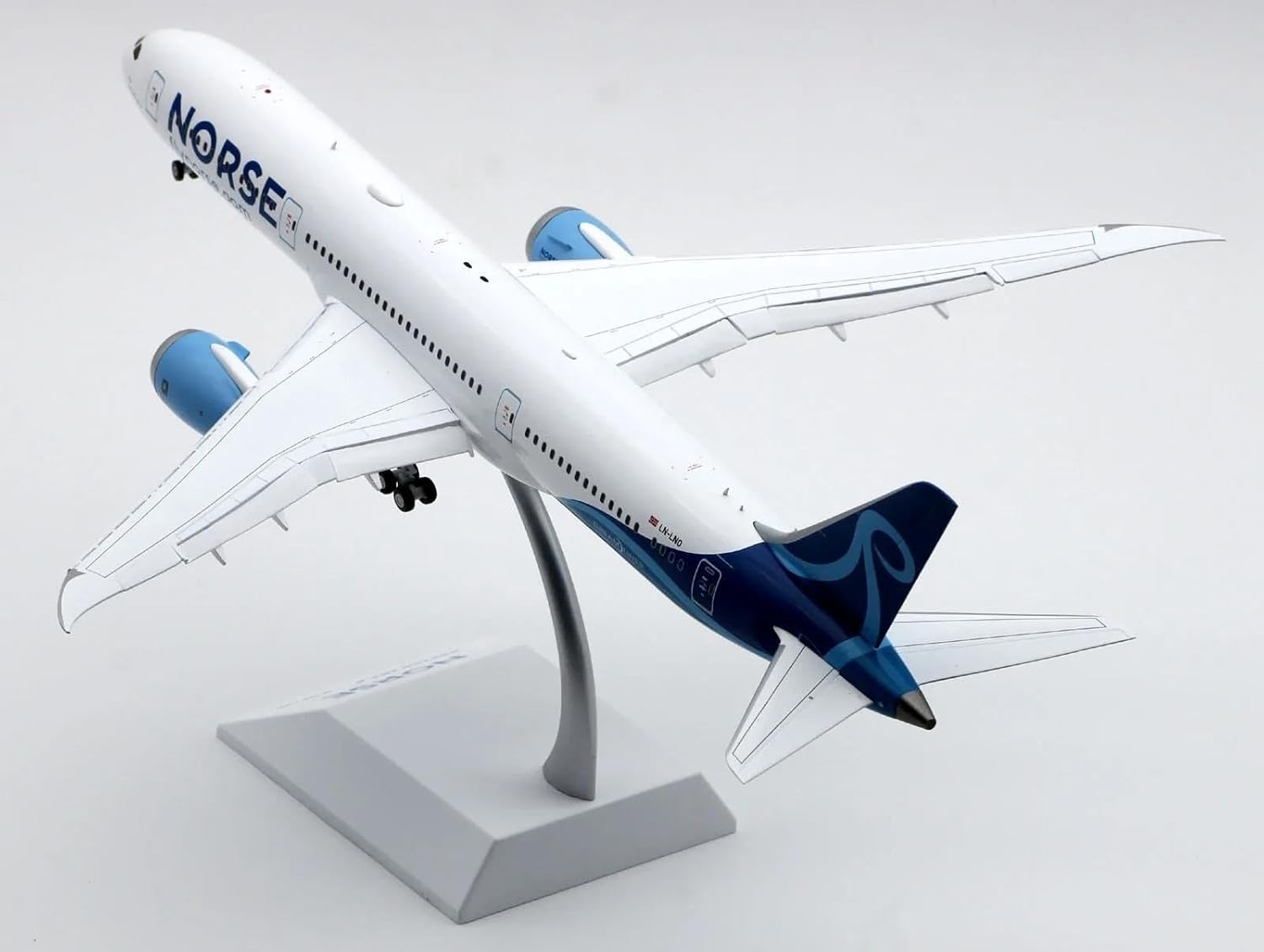 飛行機モデル ノルウェー・アトランティック航空のボーイング 787-9 ダイキャスト 1:200 スケール航空機モデル LN-LNO 対象:  ダイカスト 1: 200 スケール ノルウェー航空 B787-9 LN-LNP 合金航空機モデル お取り寄せ