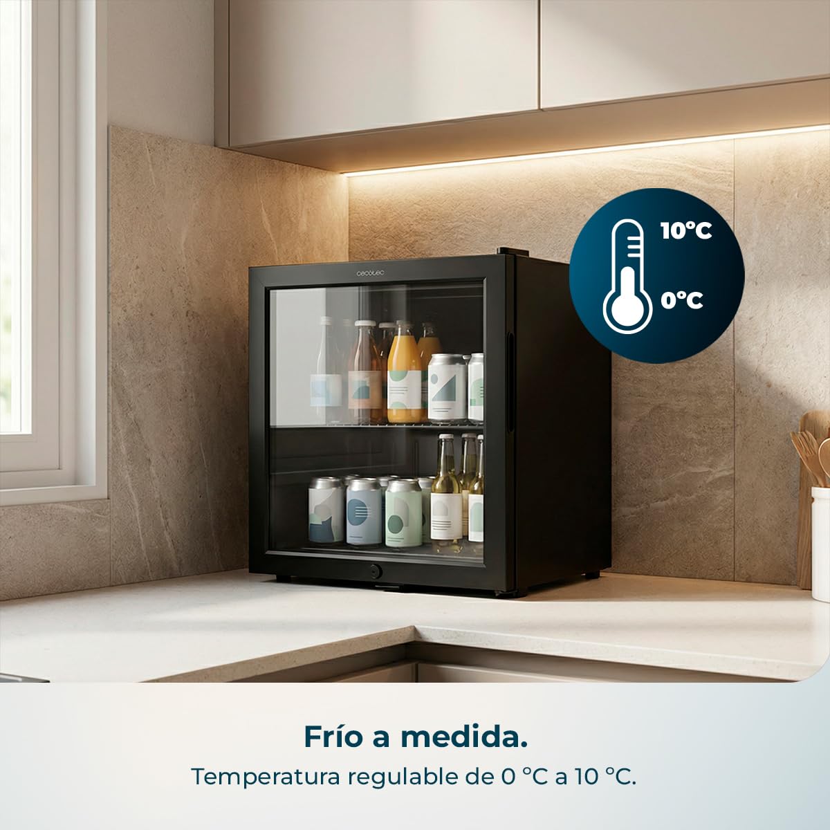 Cecotec Mini Frigorífico con Puerta de Cristal Bolero CoolMarket BC 72 Black, 72 Litros de Capacidad, 44,5 cm de Ancho, 67,8 de Alto, Iluminación LED interior, Temperatura 0ºC a 10ºC