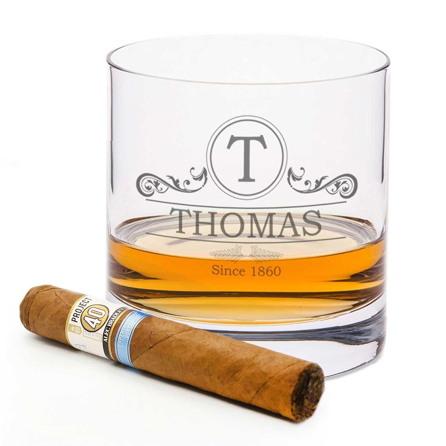 GRAVURZEILE Leonardo gravierte Whiskygläser & Karaffe im Set - Ornament - 2X Whisky Gläser personalisiert mit Name - inkl. 500 ml Dekanter & 8X Kühlsteine - Geschenk für Papa zum Vatertag