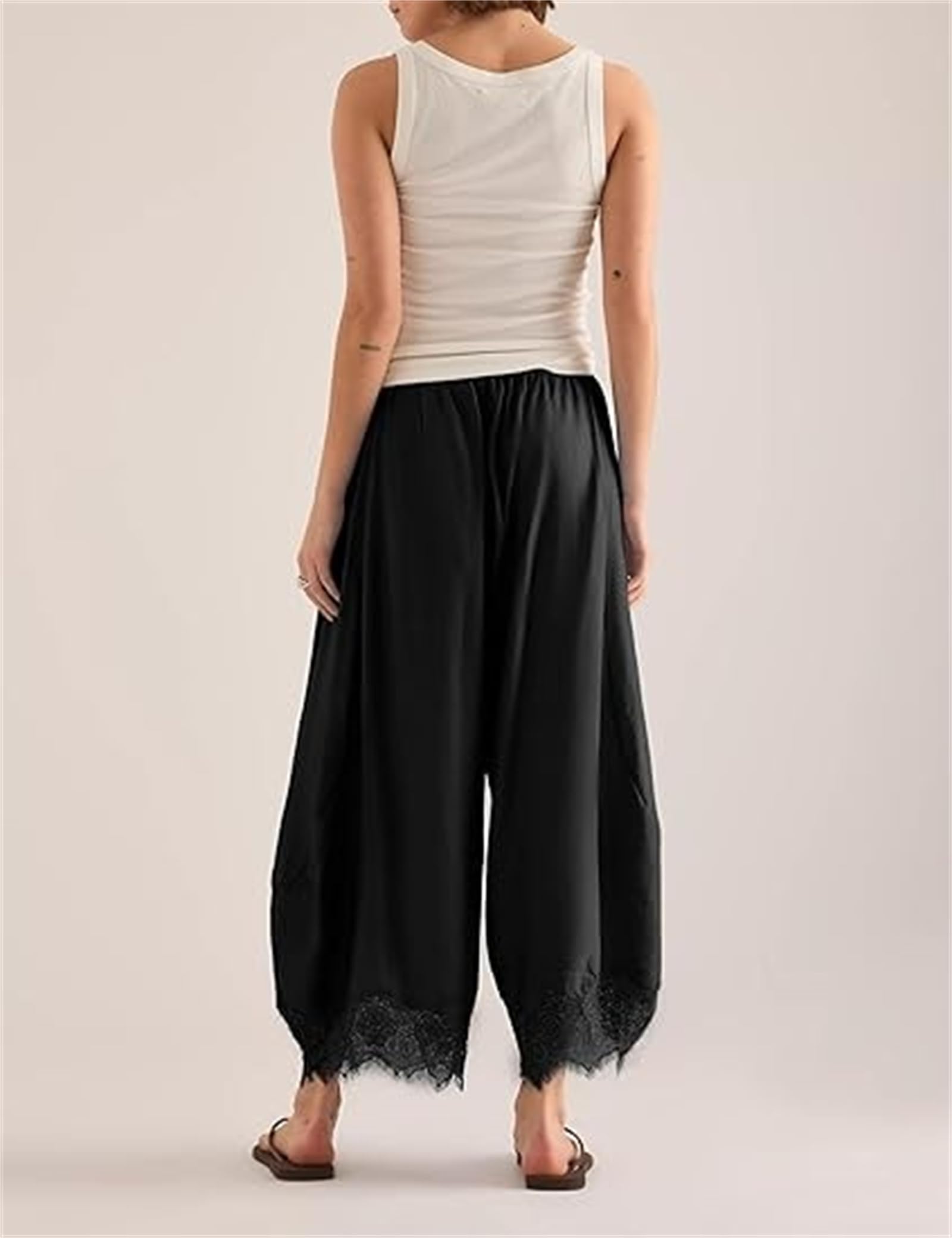 Pantaloni Casual da Donna con Fondo in Pizzo e Taglio Cropped | Pantaloni estivi stile boho a gamba larga, vita alta con coulisse e tasche; pantaloni casual leggeri ideali per vacanze al ma