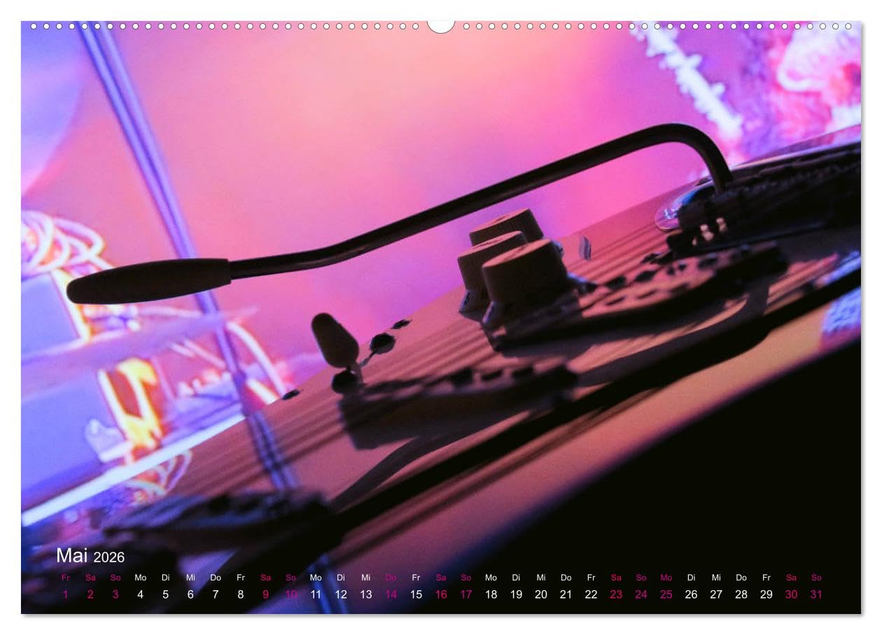 SPOTLIGHTS - Gitarren im Scheinwerferlicht (Wandkalender 2026 DIN A2 quer), CALVENDO Monatskalender: Surreale Reflexionen des Bühnenlichts (CALVENDO Kunst)