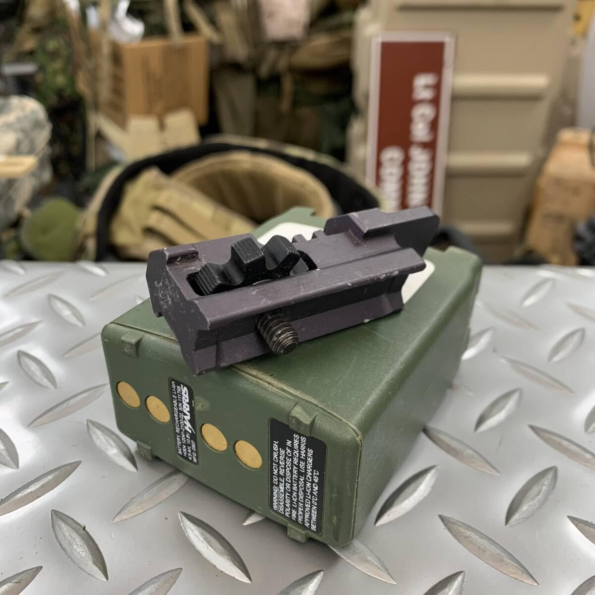 Amazon.co.jp: 米軍実物 PEQ-2/4 Laser Accessories マウント