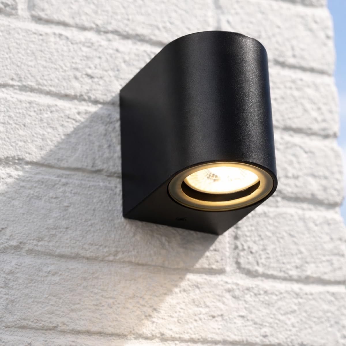 CGC Lighting - Outdoor Wall Light - Curved Spotlight - Black