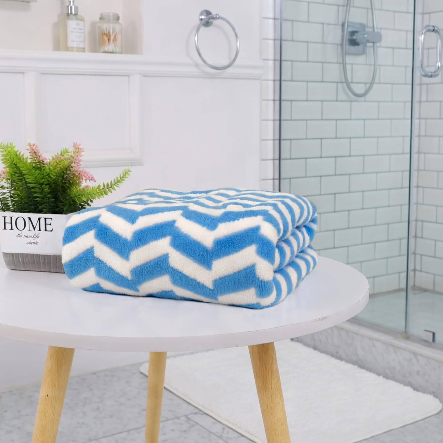 Amazon Brand - Umi Microfibre Bath Towel Chevron Pattern Super Absorbent Quick Dry Lightweight Soft Towels for Kids Boys Girls Adults 70x132cm Blue Pack of 1-image-11