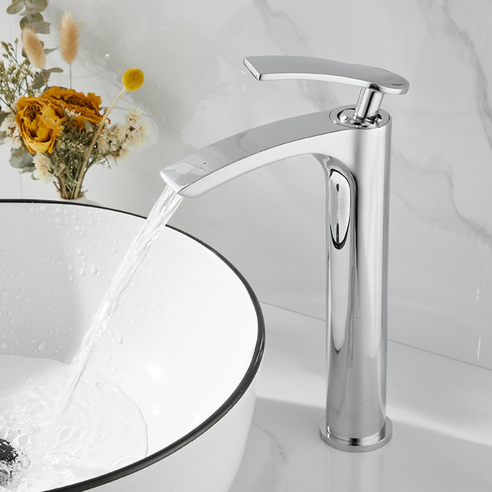 Robinet de salle de bain cascade chromé au design moderne haut de gamme