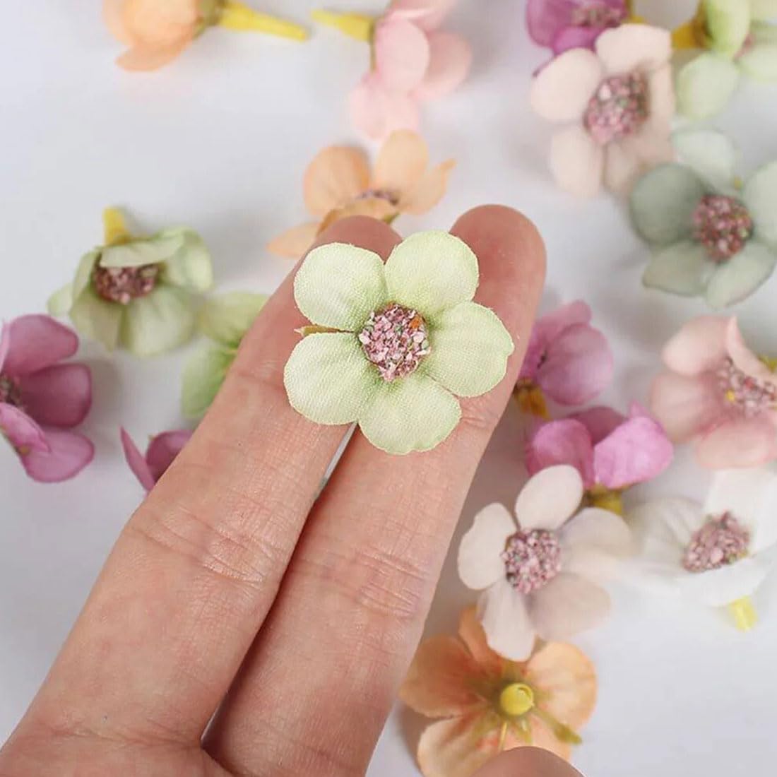 FDCGAS Fausse Fleur - 50Pcs Fausse Fleur Decoration,Têtes De Fleurs,Mini Artificielles Multicolore Tête Marguerite,Fausse Fleur Artisanat Pour Maison