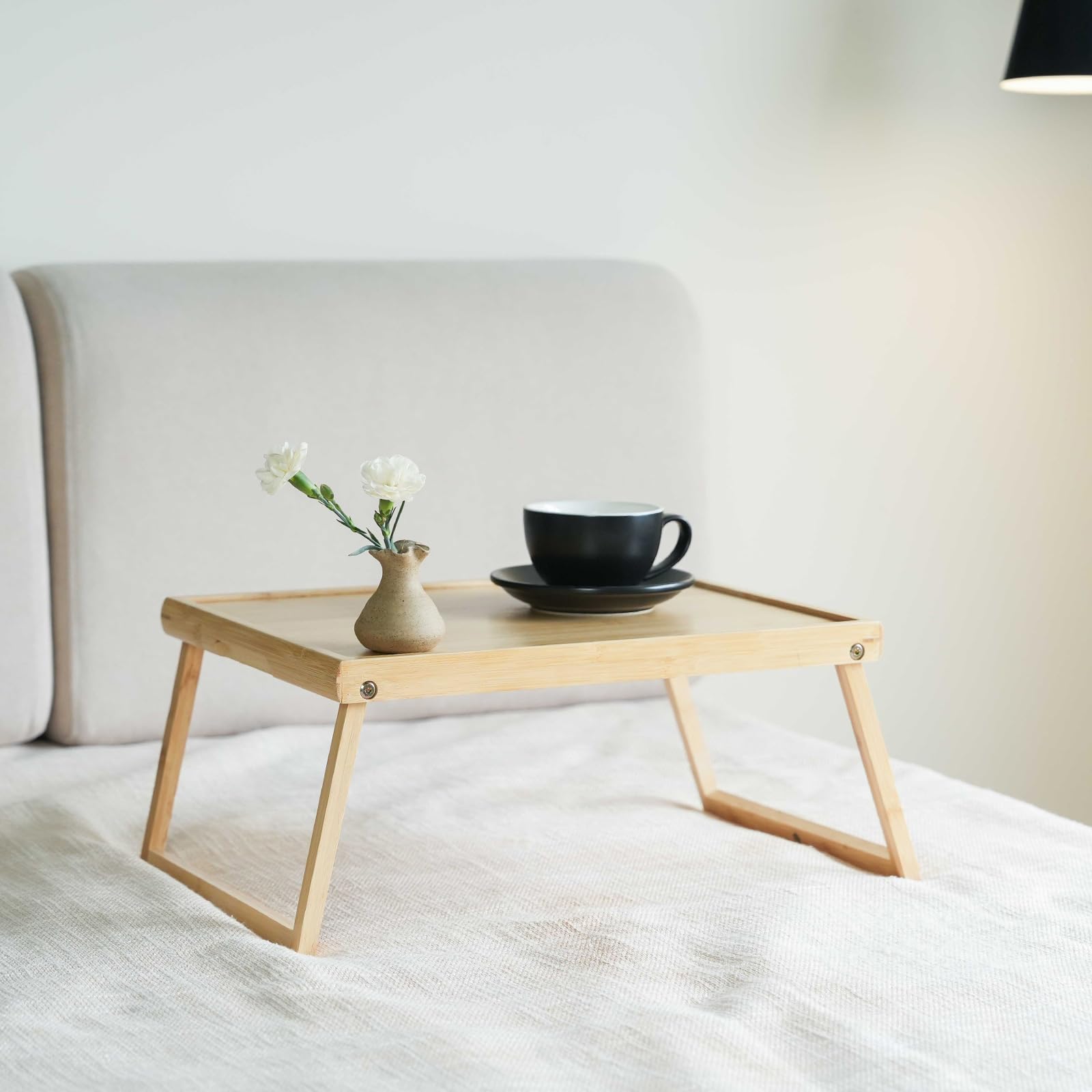 Plateau de lit avec pieds pliants, plateau de service en bambou pour nourriture et collation, petit déjeuner et ordinateur portable pour lit ou canapé