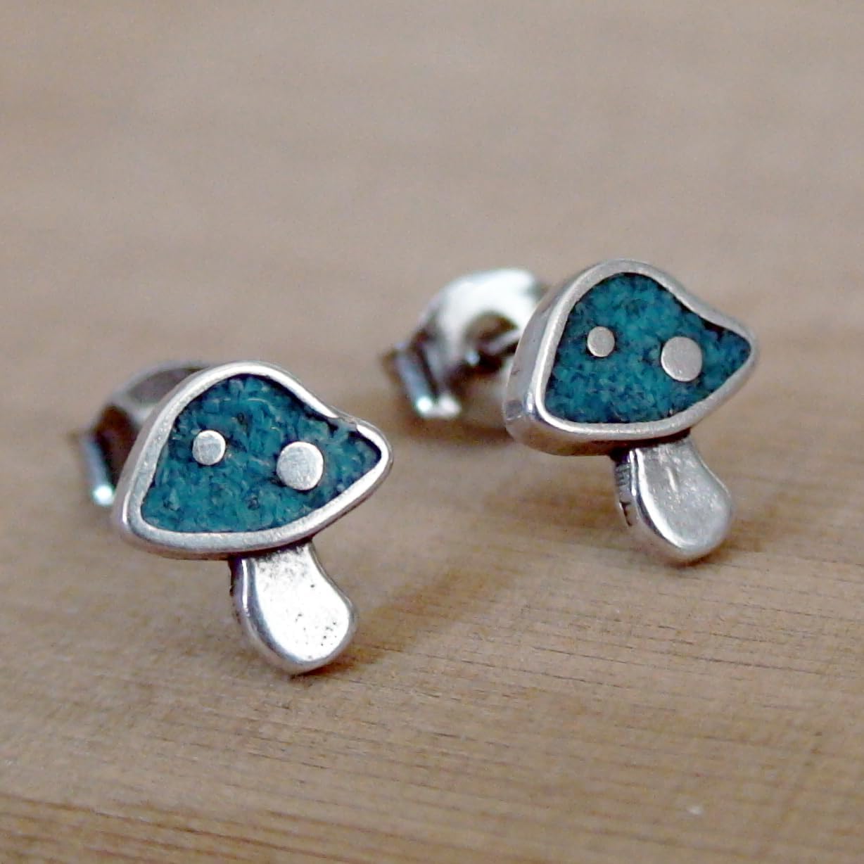 FashionJunkie4Life Sterling Silver Nature Stud Earrings with Butterfly Backs