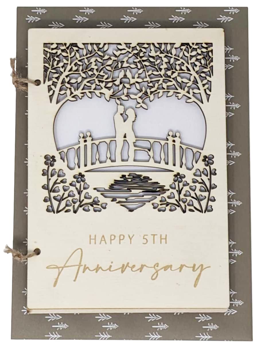 Wooden Anniversary Card with Loving Couple on a Bridge Detailed Carving (5 Year Anniversary), 14cm wide - Image 2