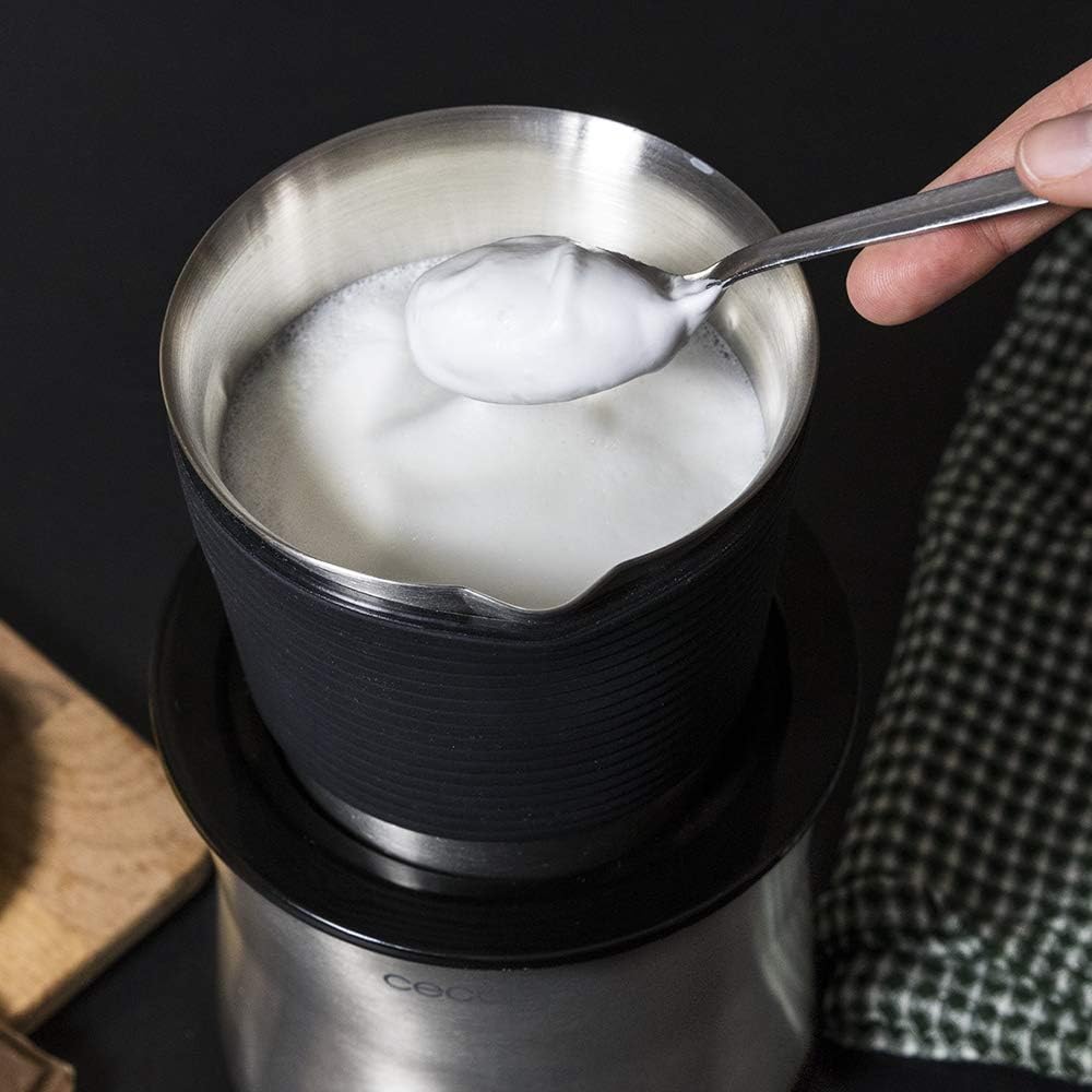 Frothed milk in Cecotec Power Moca Spume 5000