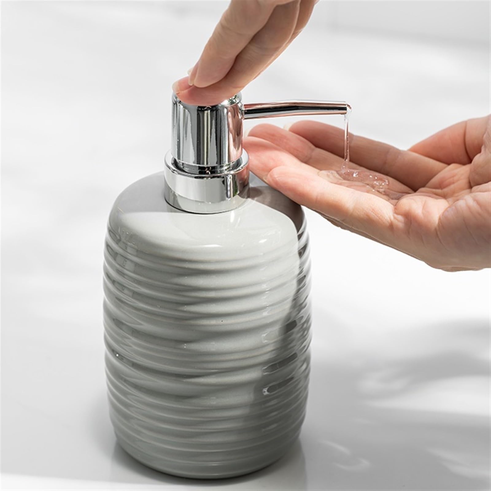 Distributore di Sapone Rotondo da 410 ml con Decorazione a Strisce e Pompa per Bagno, Cucina, Piatti, detersivo