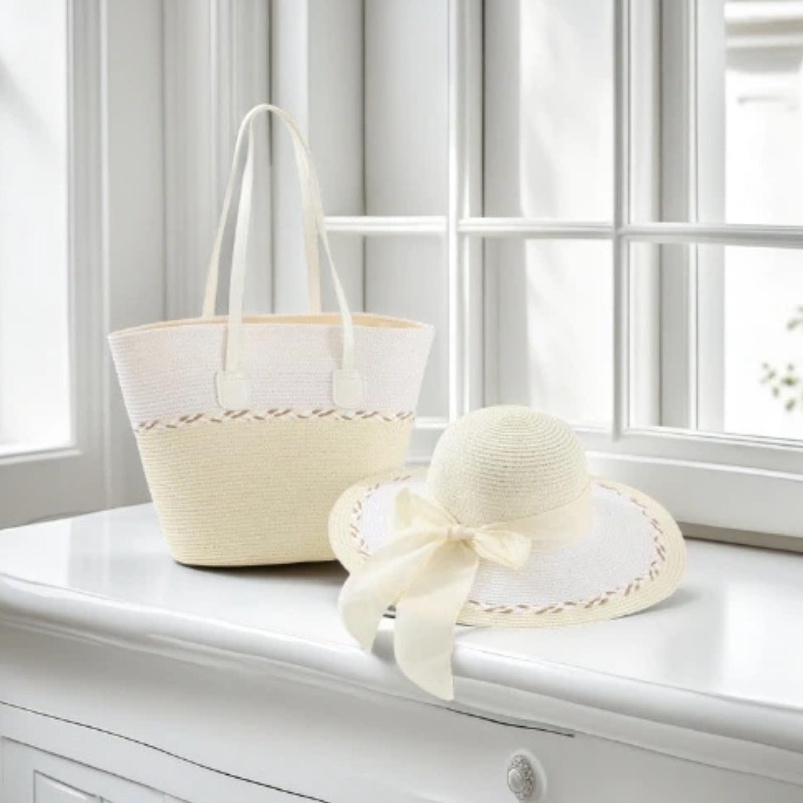 Set Borsa Da Spiaggia In Paglia Intrecciata E Cappello Sole Tesa | Capiente borsa intrecciata con spallacci doppi, set coordinato ideale per spiaggia e viaggi all'aperto