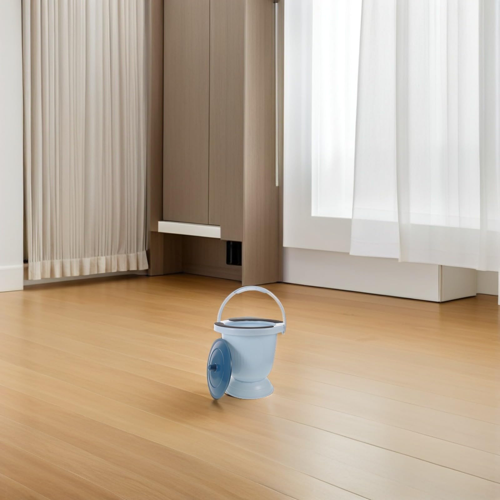 Tragbarer Toiletteneimer mit Deckel aus Kunststoff Auslaufsicherer Urinbehälter für Senioren und Behinderte Unisex Design für Indoor und Familienumgebung Blau