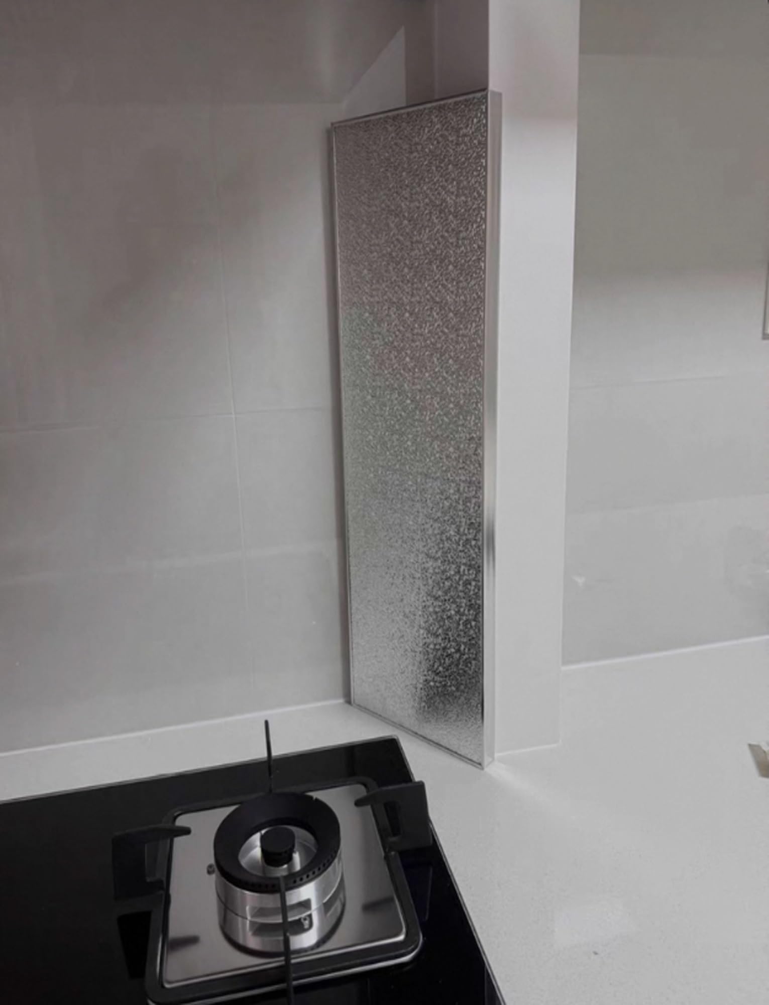HYQOUKLR Heat Shield Board, Adhesive/Magnetic Aluminum Splatter Guard, Heat & Oil Resistant, Kitchen, Multiple Sizes(Adhesive Type,60x60cm/24x24in)