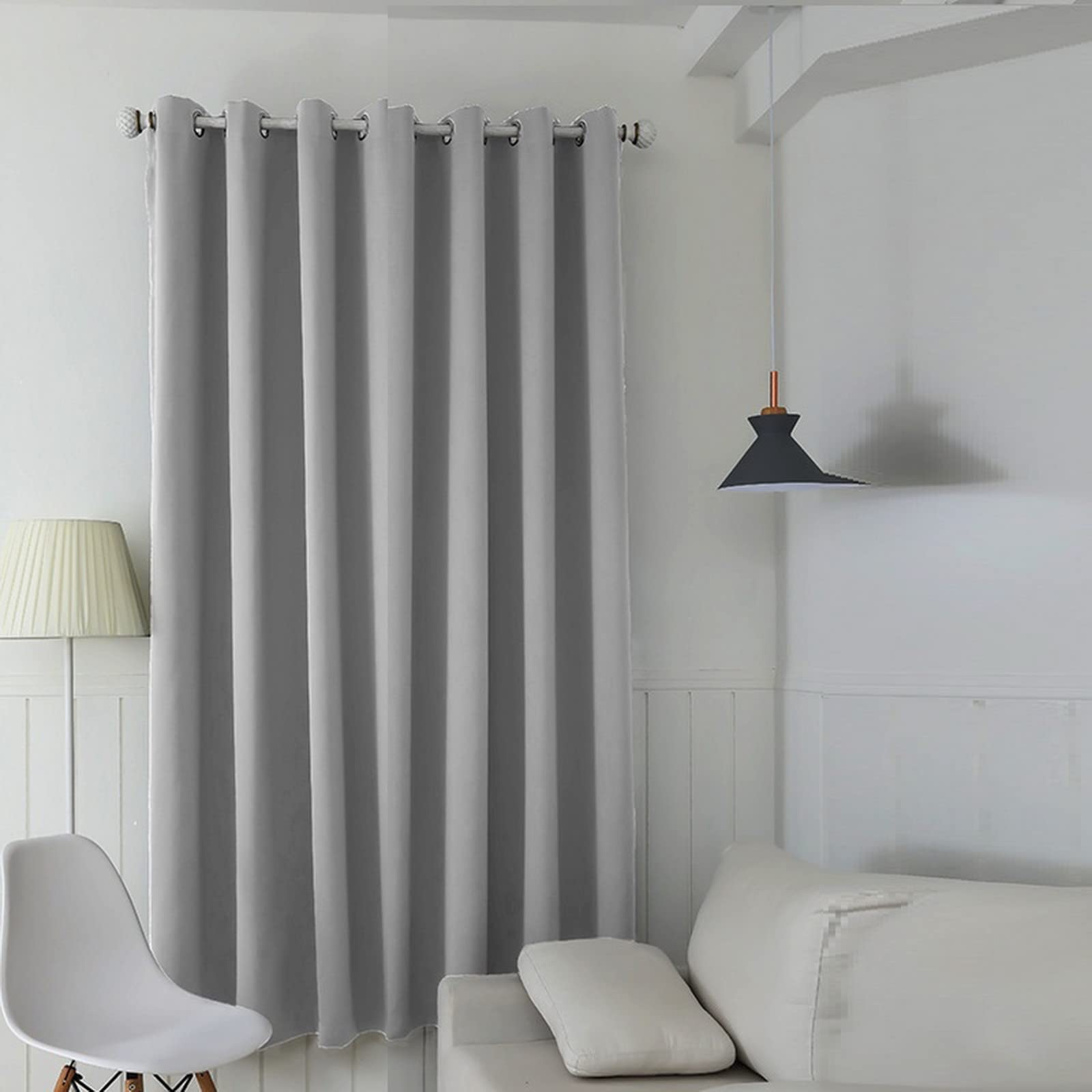 Rideau de porte occultant gris pour une ambiance de salon cocooning