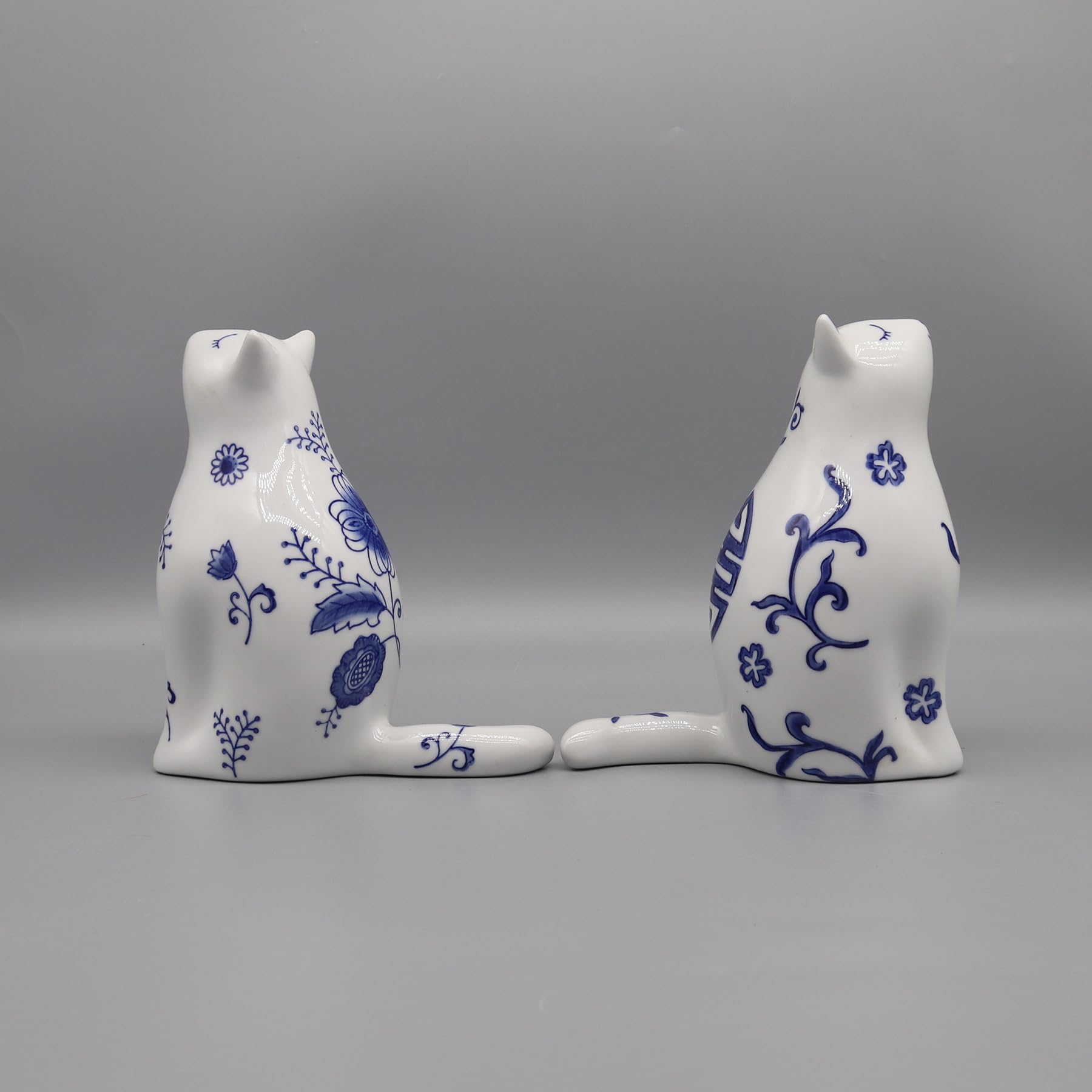 Eastern tide Figuras de gato de cerámica, patrón floral azul y blanco, juego de 2, 16 cm de altura, estilo de porcelana china