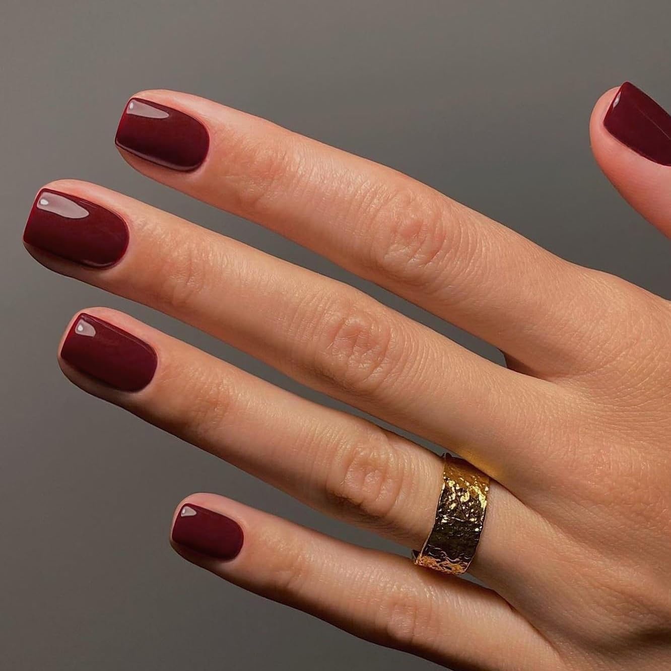 KQueenest Burgunderrot Press On Nails Kurz Eckig - Künstliche Nägel zum Aufkleben Kurz, Natürlich Einfarbig Fake Nails Fingernägel zum aufkleben, Glänzende Gel Acryl Nägel für Frauen, 24 Stück