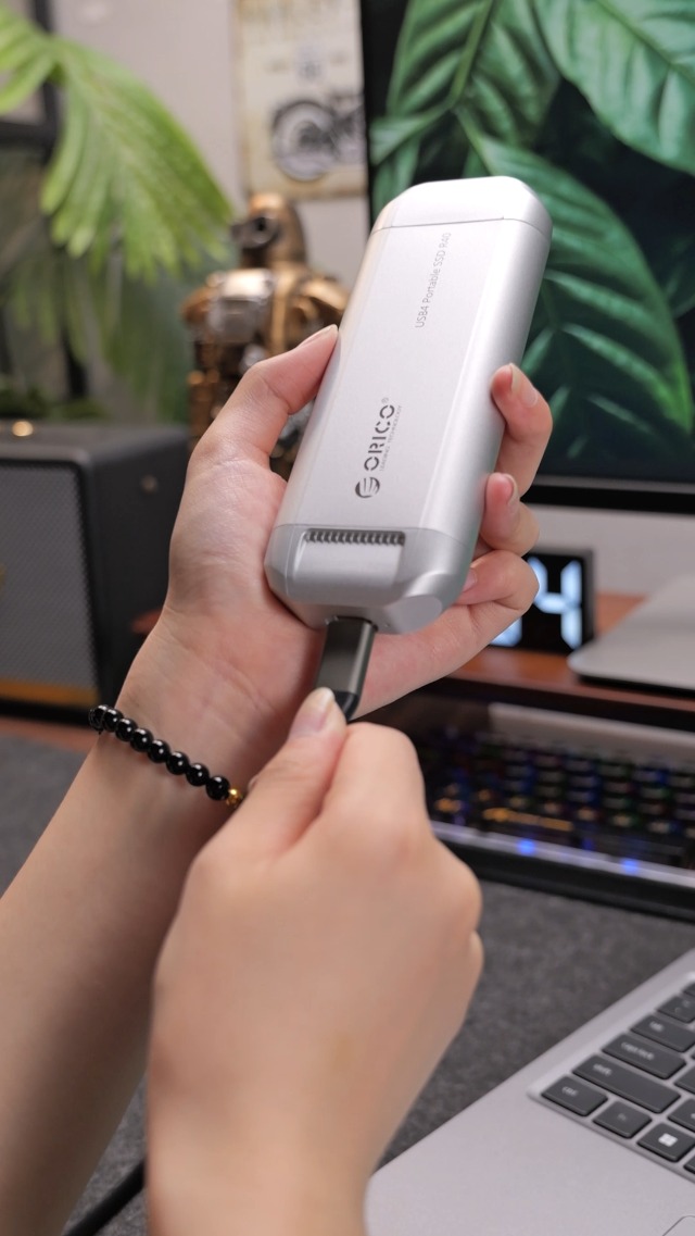 ORICO 512GB External SSD Up To 1050MB/s, Hanging Hole Design Portable Solid State Drive, USB C&A 2 In 1 Cable, Reliable Storage For Type-C Smartphone, Tablets, Laptops - C10