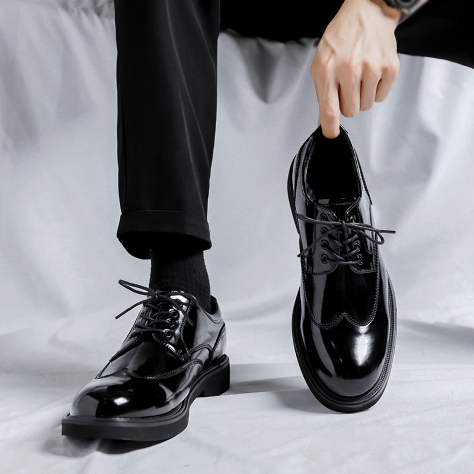 Męskie lakierowane skórzane buty wizytowe formalne buty biznesowe typu oksford sznurowane brogsy na wesele i codzienny spacer