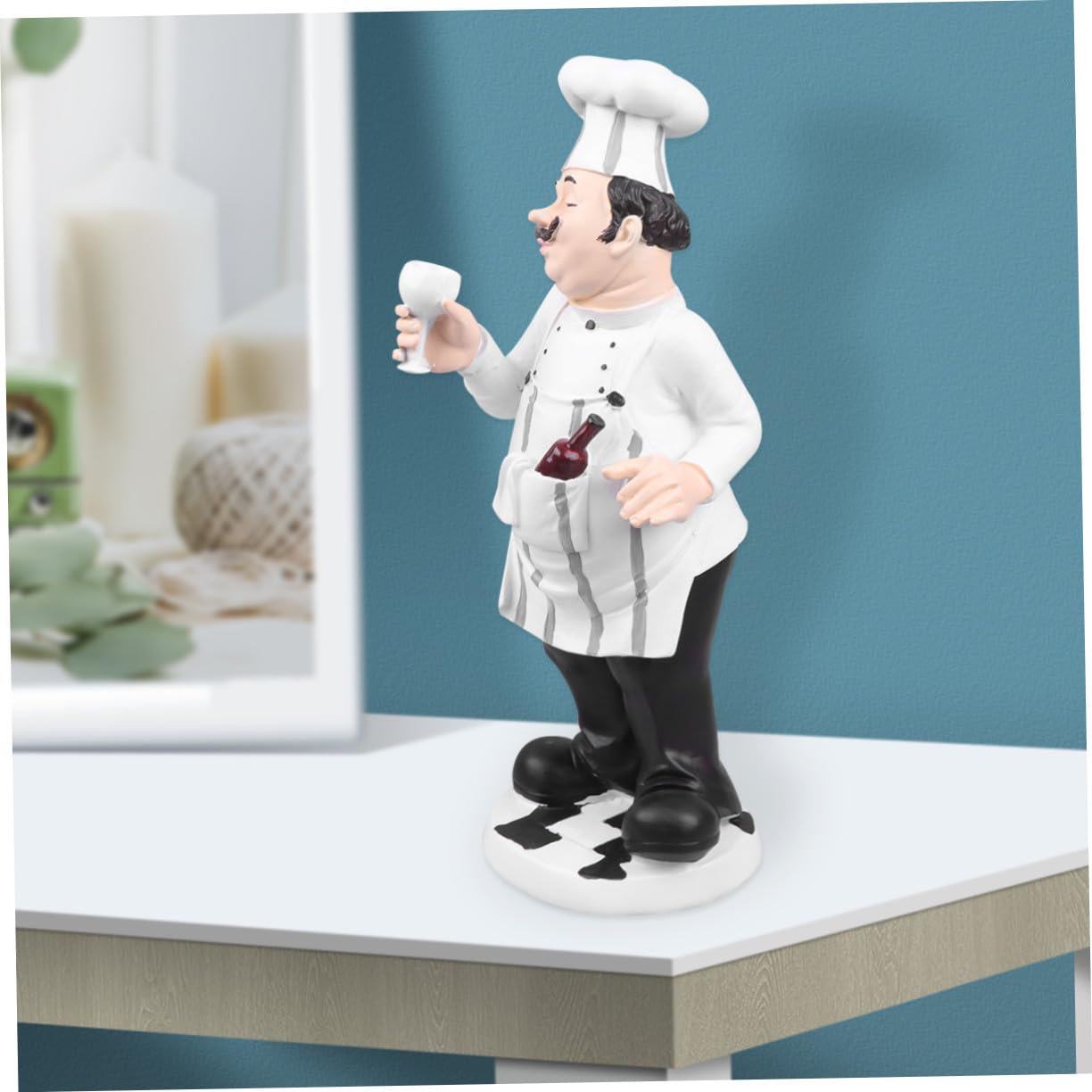 Statua Chef in Resina Stile Europeo Mini Decorazione da Tavolo per Cucina Ristorante e Caffetteria Figura Chef con Bicchiere Ornamentazione Divertente e Stabile per Casa e Locale