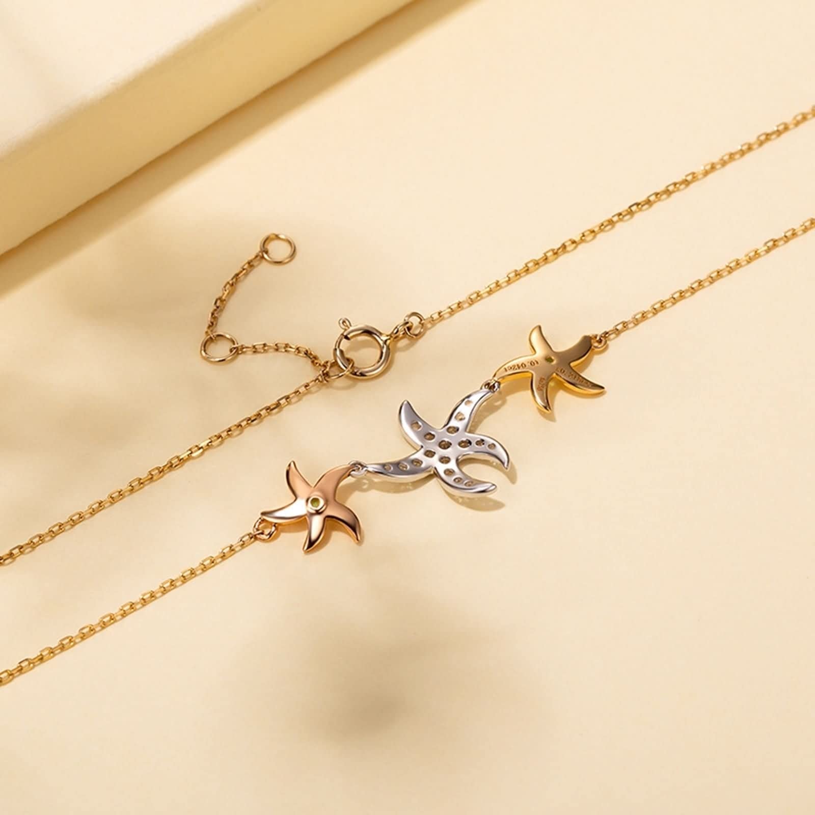 Collar con colgante de oro, oro amarillo de 18 quilates, estrella de mar con diamante y tsavorita, 0,22 quilates con cadena Rolo extensor de 45+5 cm, Diamond Moissanite