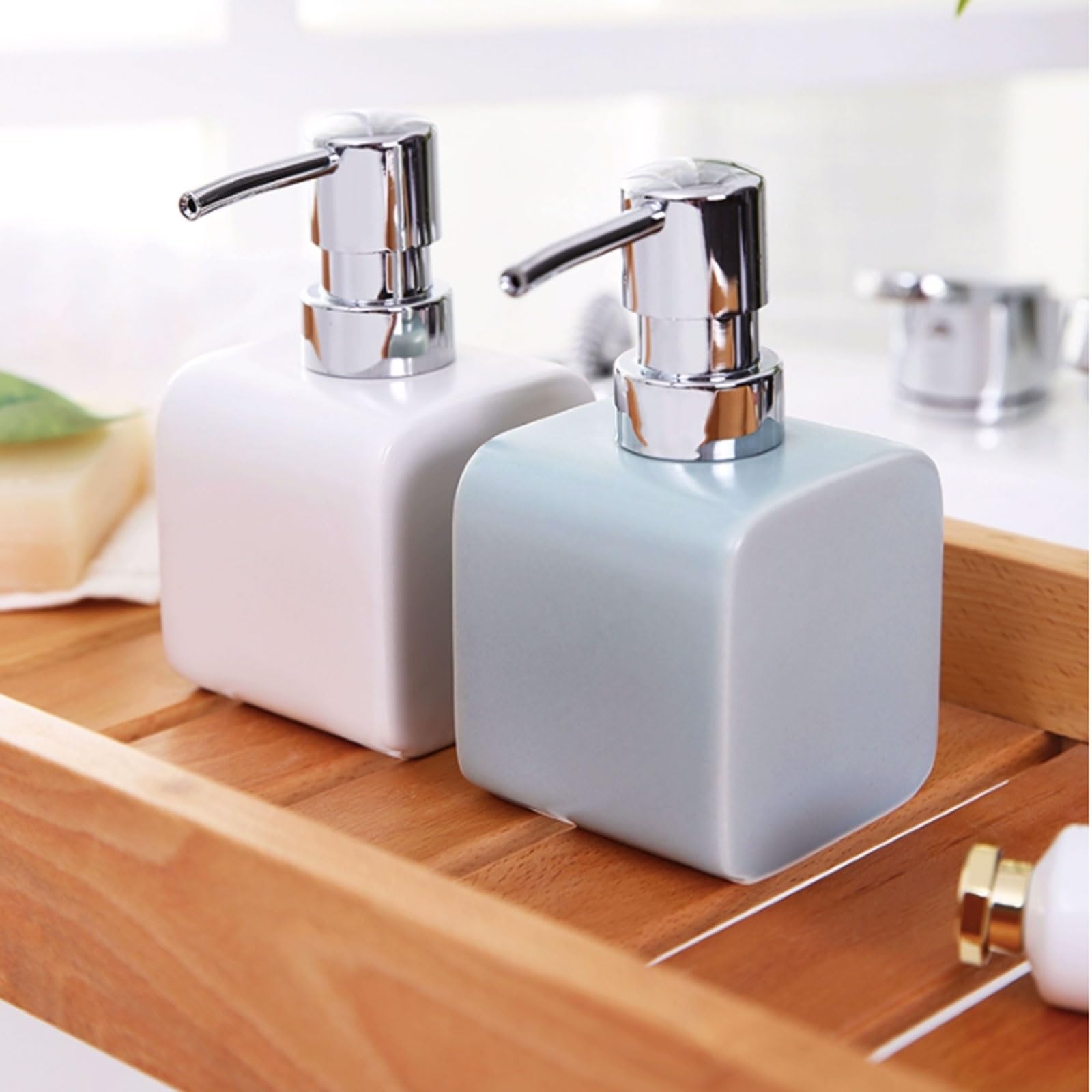 Ceramiczny dozownik mydła 238 ml z plastikową głowicą pompki, gładkie błyszczące wykończenie, zaokrąglone miękkie krawędzie, blat (Wei)