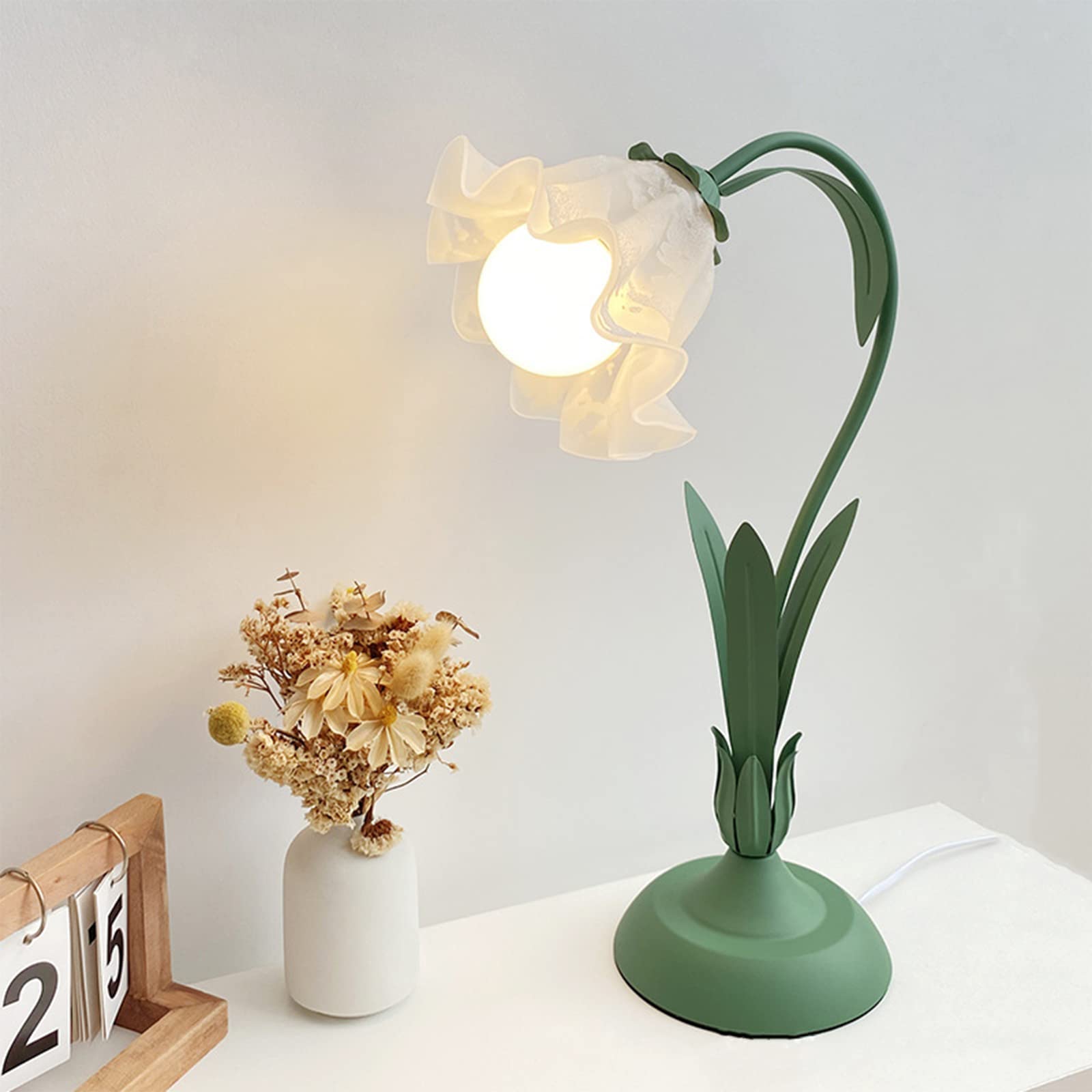 WEALTHY73 Bedroom Flower Table Lamp Girl Retro Warm Bedside Atmosphere Lamp Medieval French Decorative Table Lamp Light is Soft and Not Dazzling