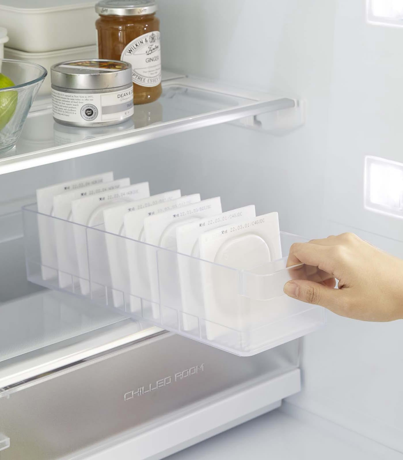 YAMAZAKI 5762 TOWER organizer na lodówkę z przegrodami, biały, żywica PS, minimalistyczny design