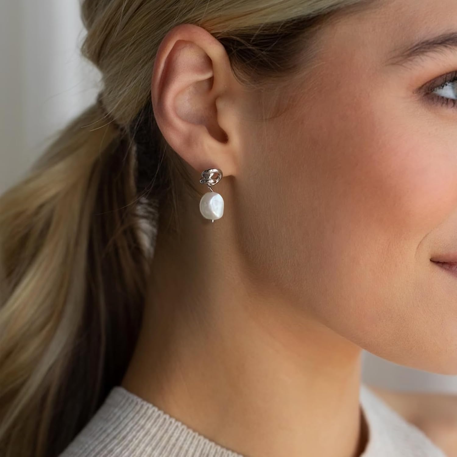 Miniatura 3 de Nupdot Aretes colgantes de perlas para mujer Aretes de plata de ley S925 con perlas de imitación de concha de imitación, aretes colgantes