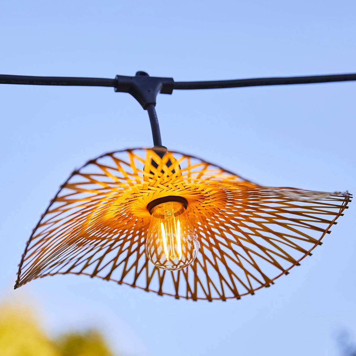 Lumisky Guirnalda de luces conectables para exteriores con pantalla de bambú natural, estilo bohemio, 7 bombillas de filamento, casquillo E27, LED blanco cálido, 6 m