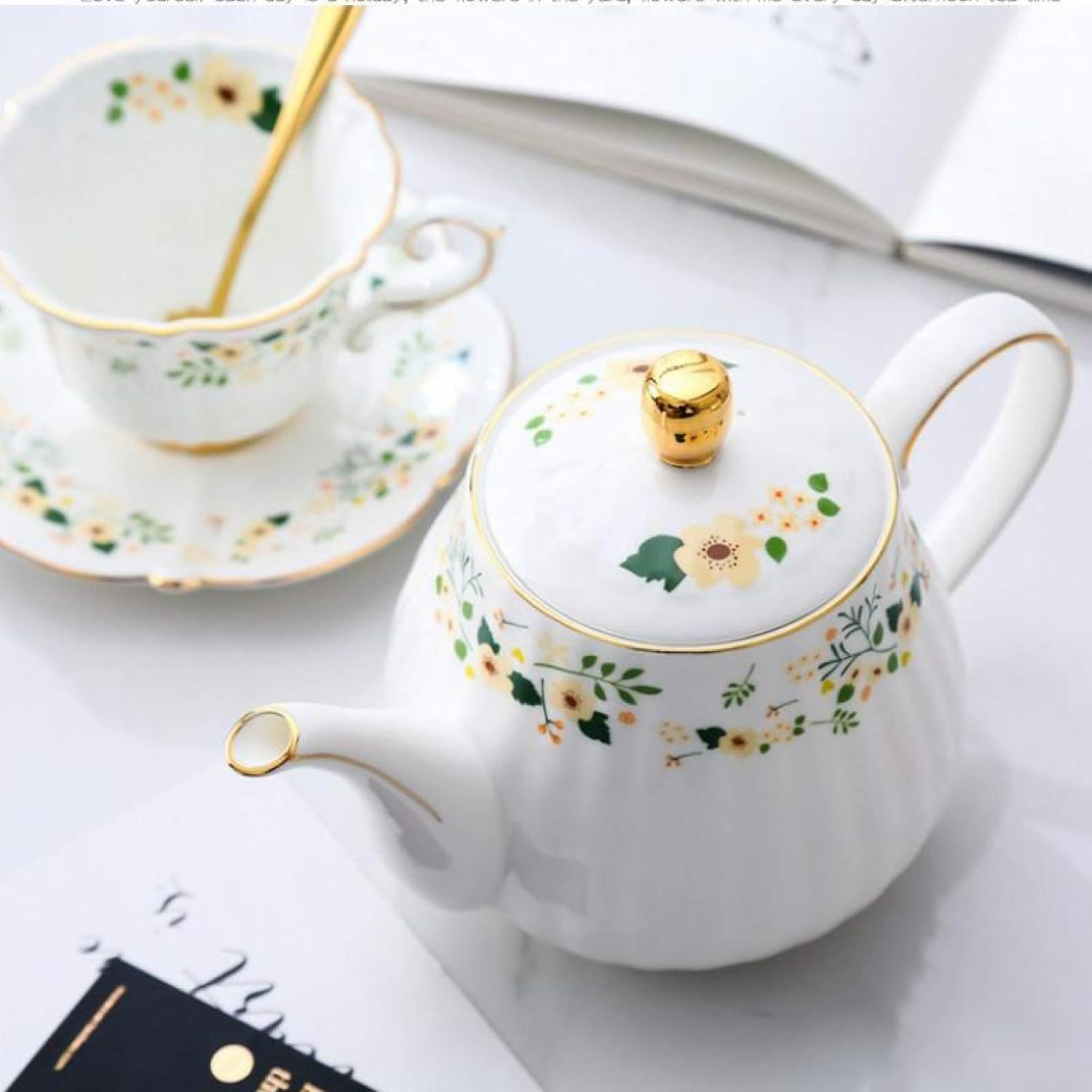 Czajniczek do herbaty Czajniczek ceramiczny, Zestaw do herbaty Królewskie filiżanki i spodki do herbaty ze złotymi wykończeniami Zestaw do herbaty z białej porcelany z filiżankami do kawy z czajnikiem