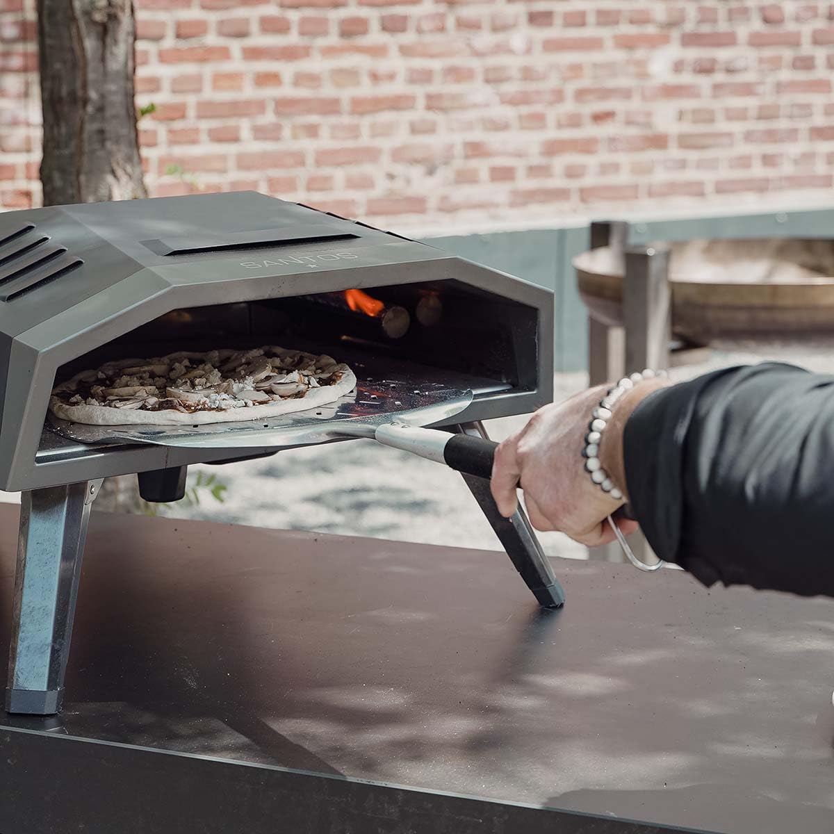 SANTOS Forno per pizza O-160 – con innovativo piatto girevole per pizza e bruciatore a U – pietra per pizza Ø 37 cm – doratura a 360° – forno per pizza a gas – inclusa copertura