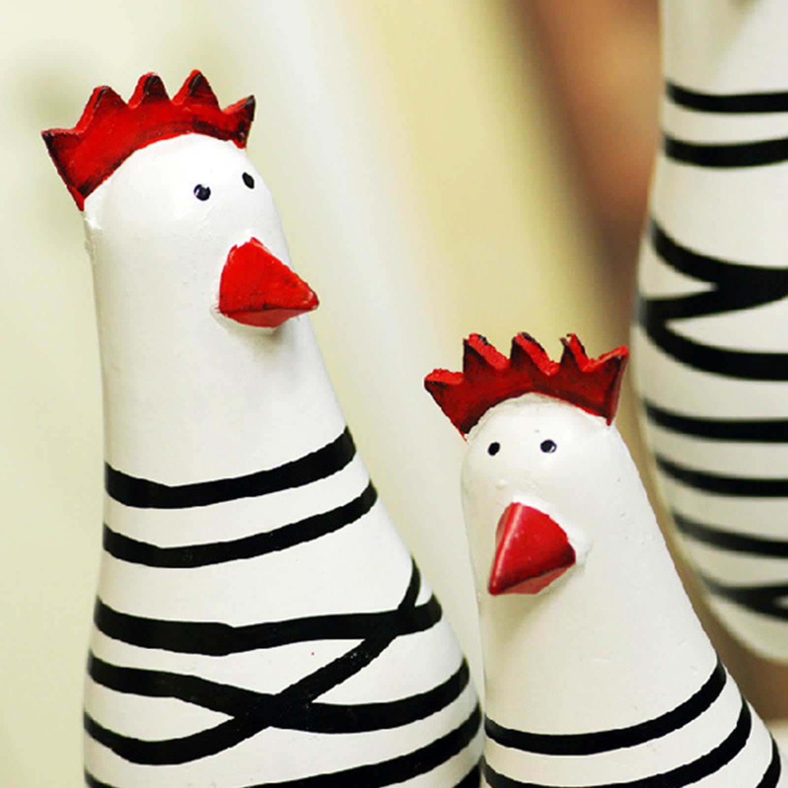 Amazon.co.jp: Vbnuyhim木製チキンフィギュア | 鶏の彫刻、3つの木製