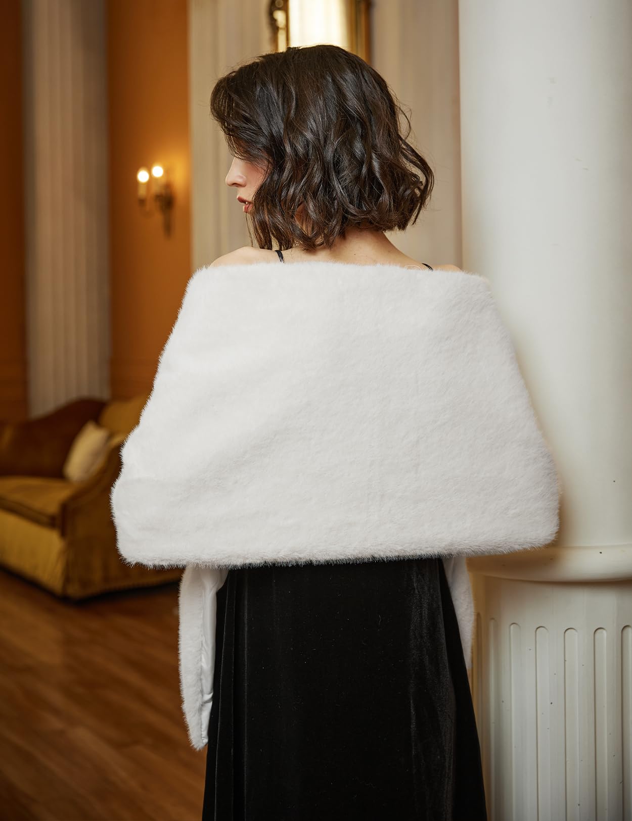 BEAUTELICATE Étole Châle en Fausse Fourrure Écharpes Cape De Femme Mariée Demoiselle d'honneur pour Mariage Hiver Soirée Cérémonie
