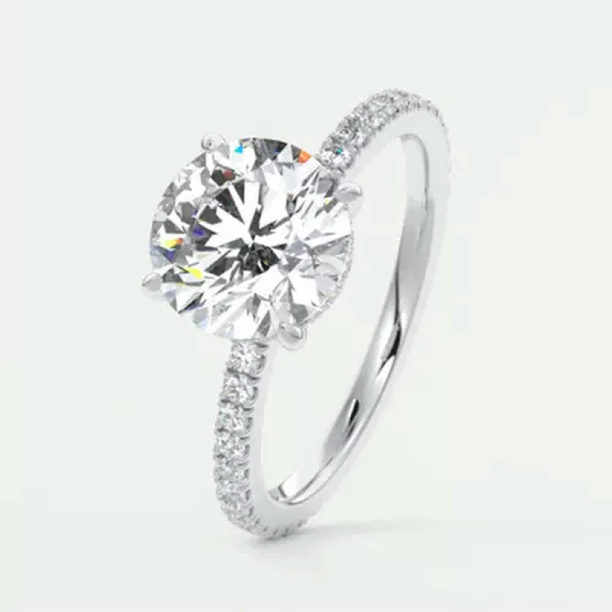 Solitaire moissanite 2 carats pour sceller une promesse d'amour éternel