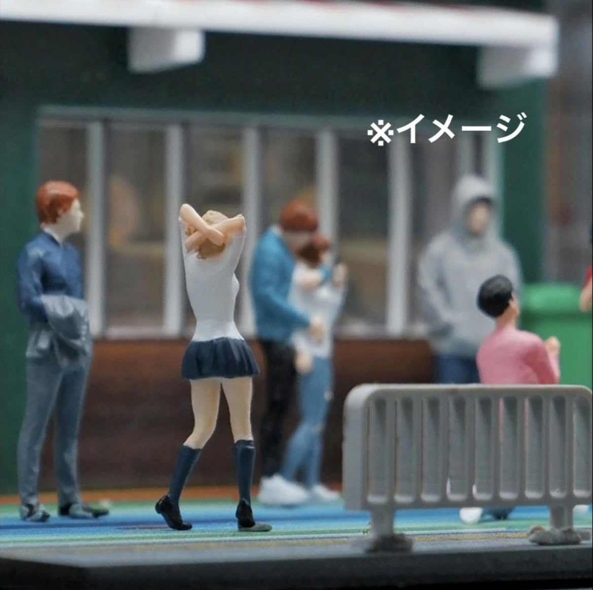1/18★女の子★スーツ★フィギュア★★1/64より大★完成品★ジオラマに★ 1/18☆女の子☆スーツ☆フィギュア1/64より大☆完成