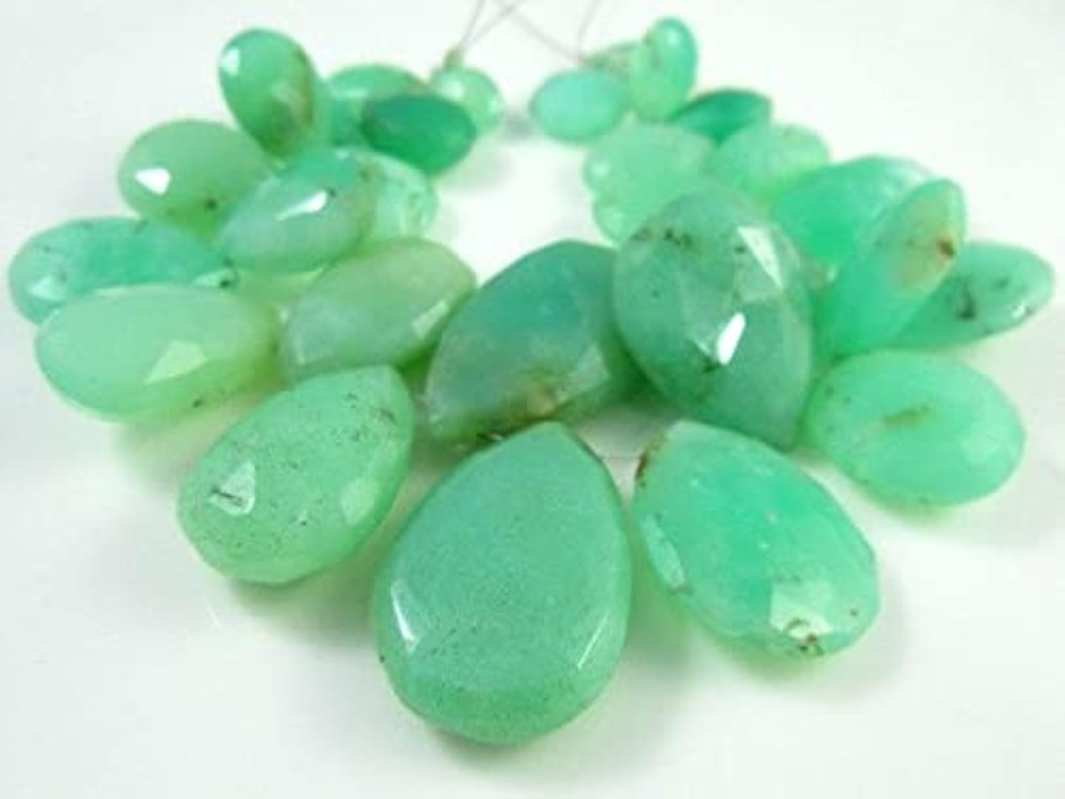 Chrysoprase briolette véritable pour remplacer les pierres ternes de vos bijoux