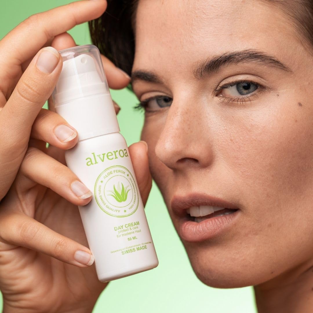 Day Cream | Le vainqueur du comparateur | Crème naturelle à l'aloe vera | Anti-âge | Cosmétique naturel | Crème pour le visage | Crème hydratante pour le visage | Peau normale et grasse | 50