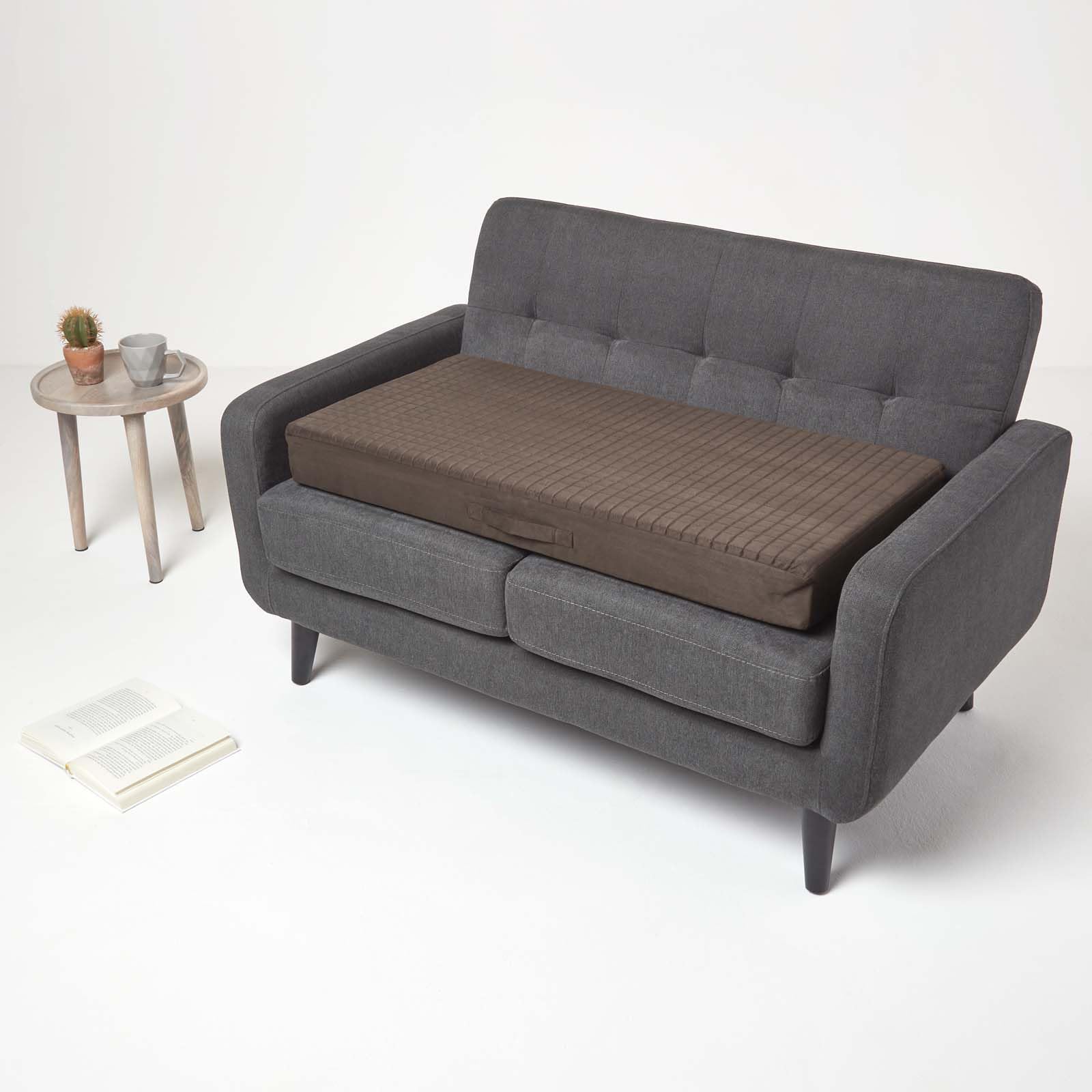 HOMESCAPES Coussin d’Assise pour canapé 2 Places, Coussin rehausseur déhoussable en suédine, Chocolat, 100 x 50 x 10 cm