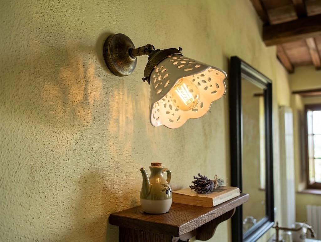 Applique Lampada da Parete in Ottone con Ceramica Traforata Bianca