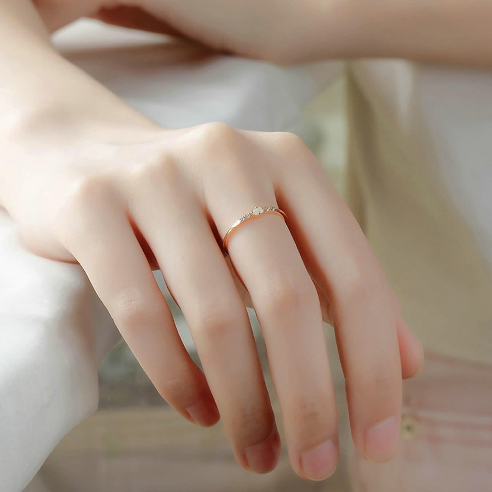 Anello solitario in oro giallo 9 K/14 K/18 K con opale ovale, elegante filigrana