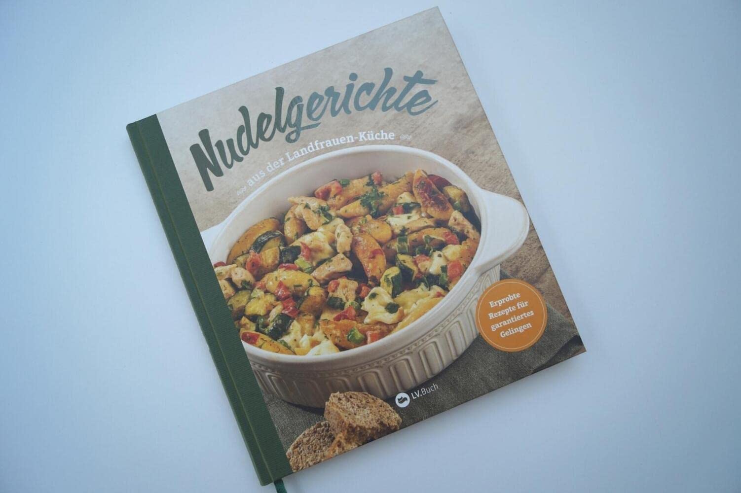 Nudelgerichte aus der Landfrauen-Küche: Erprobte Rezepte für garantiertes Gelingen. Leckeres mit Nudeln: Aufläufe, Eintöpfe & Suppen, Fisch, Fleisch & Vegetarisches, Salate & süße Desserts