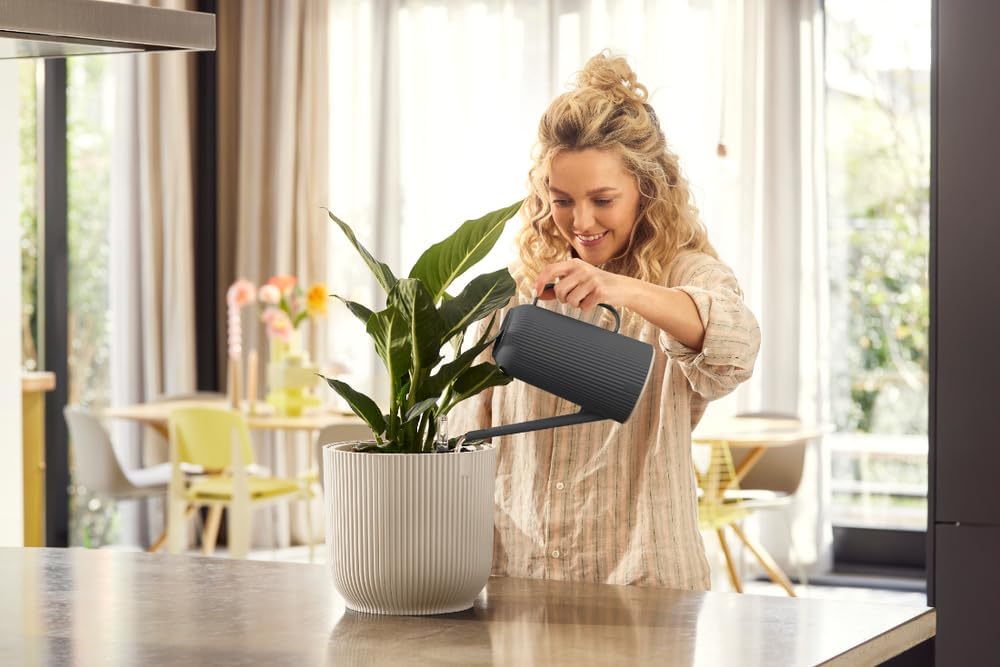 Elho Vibes Fold Watering Can 1.7 litres - Watering Can for Indoor Plants - 100% Recycled Plastic - L25.2 x W7.4 x H21 - Black/Anthracite