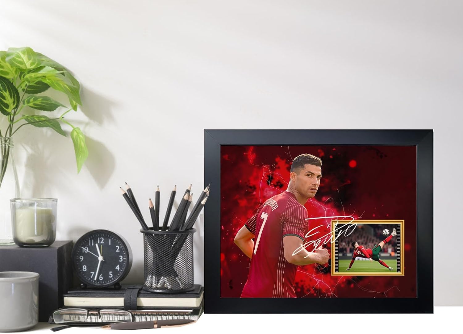 Xekamlzi Football Star Autograph Themed Photo Frame - C_R7. Mini Retro Classic Moment Collage Wooden Photo Frame. Contains 10x8 Inch High-Definition Star Player Photo - Suitable For Decoration, Wall Hanging, Commemorative Frame, Or As A Gift For Fans And Children