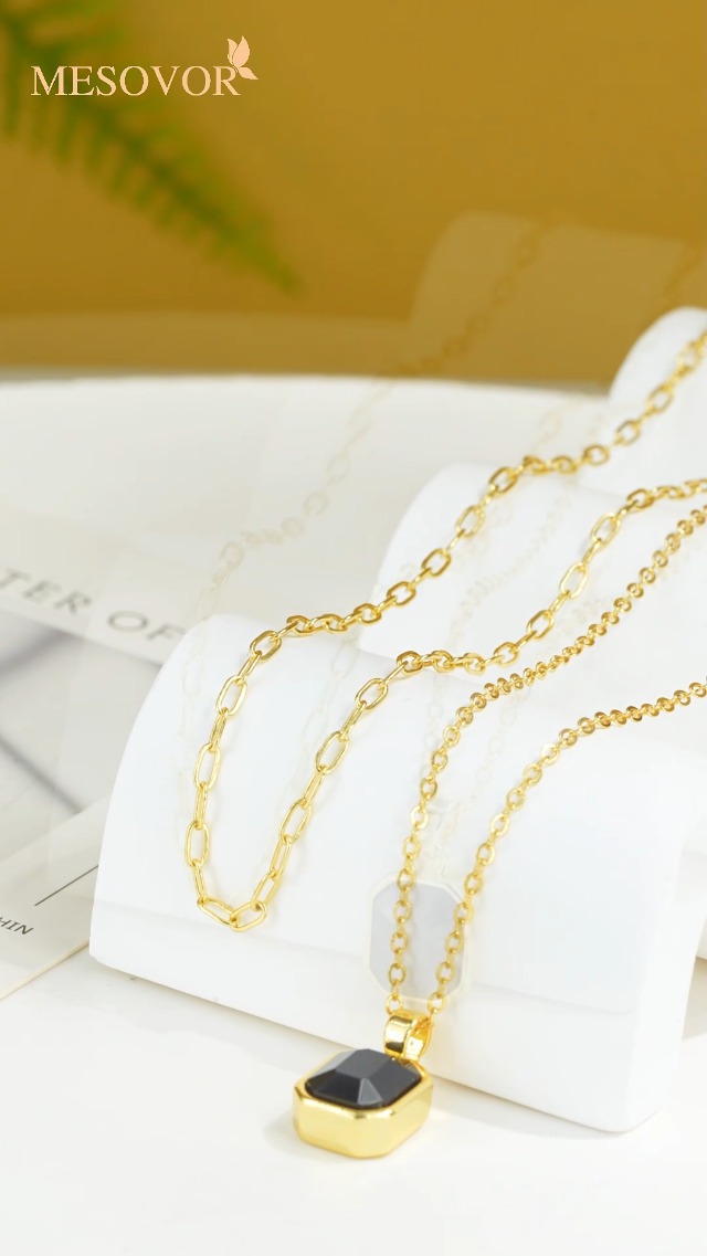 Collana O Bracciale Metallico Dorato Alla Moda Con Un Simbolo Del Dollaro Simbolo Del Dollaro 772298 588
