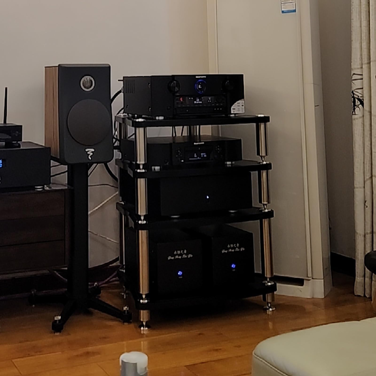 Czarny stojak na media AV, narożna półka na odtwarzacz płyt CD, rozrywka, organizer na komponenty stereo, mała przestrzeń, stojak na konsolę do gier wideo, do domowego biura, kina (1 poziom)