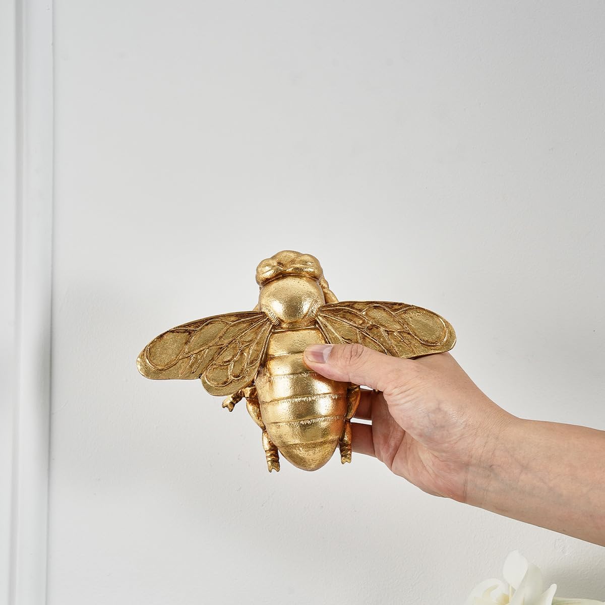 Golden Bees Wall Sculptures-3D Hanging Honey Bee Wall Sculpture, Golden Resin Bee Wall Decoration Bee Lovers & Collectors 5.9 * 4.33in (Antique Gold)