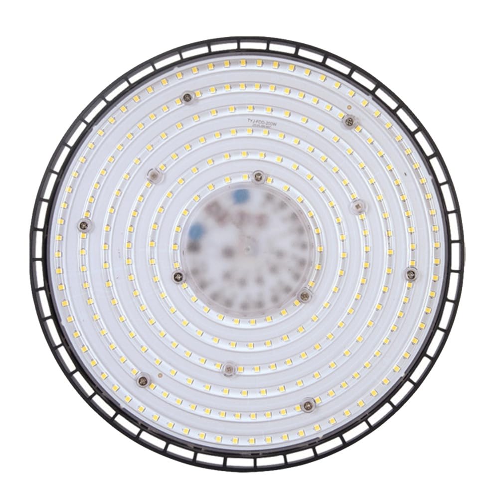Éclairage LED 150W High Bay étanche pour illuminer vos soirées sur le court de jardin et terrasses